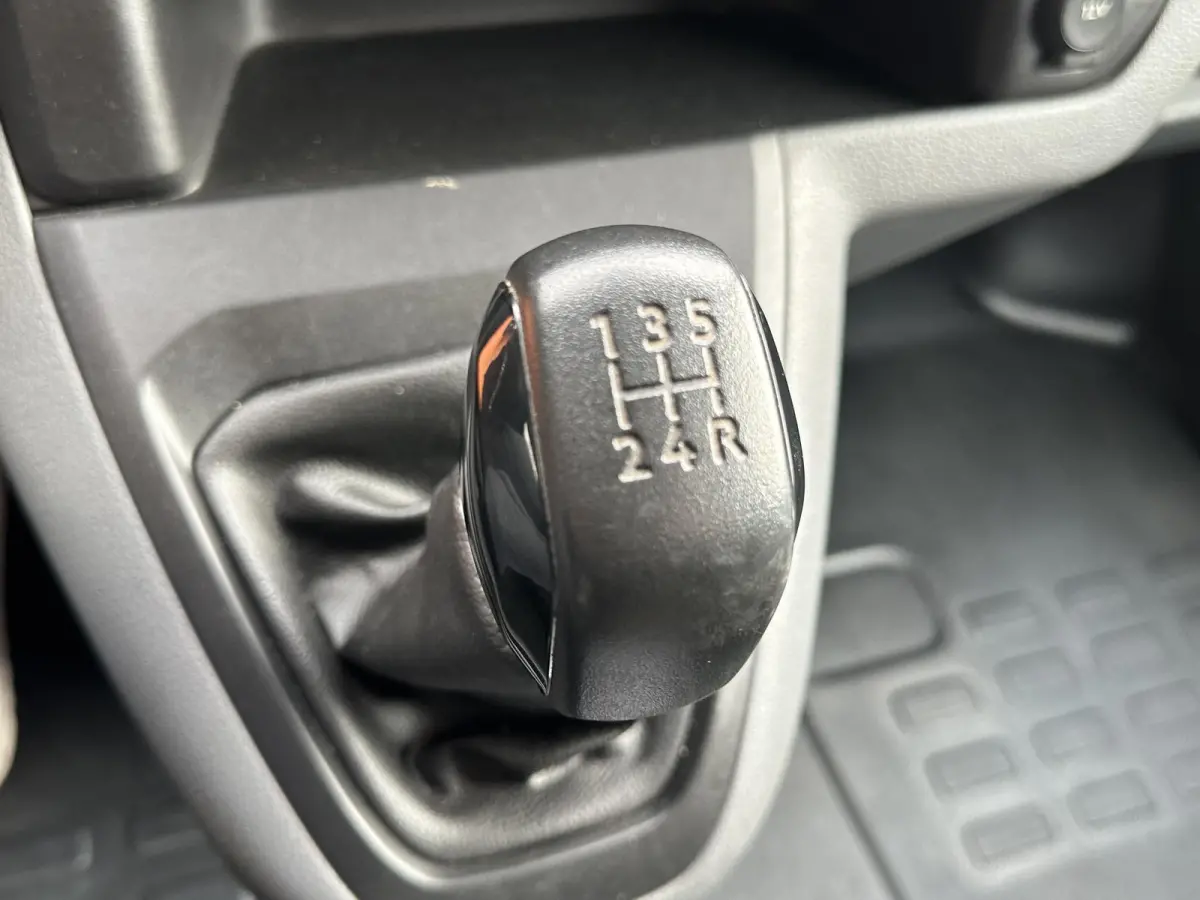 1.6 BlueHDI 95 Club M*NAVI*CRUISE*A/C*TEL*PDC*