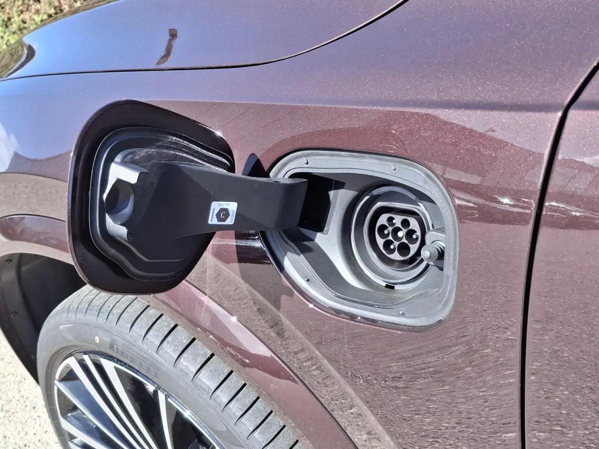Ultra T8 Plug in Hybride 455 PK | Demo | Luchtvering | Geventileerde/verwarmde voorstoelen | 360° Camera | Panoramadak |