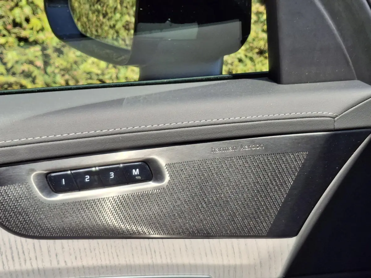 Ultra T8 Plug in Hybride 455 PK | Demo | Luchtvering | Geventileerde/verwarmde voorstoelen | 360° Camera | Panoramadak |
