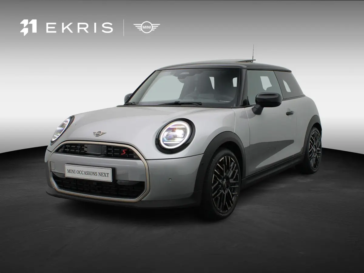 Cooper S Favoured Trim | Pakket M | Glazen Panoramadak | Stuur- en stoelverwarming | Comfort Access | Head-Up Display | 18" Night Flash LM