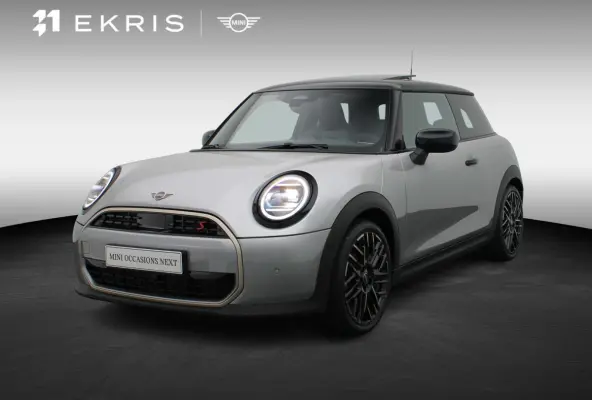 Cooper S Favoured Trim | Pakket M | Glazen Panoramadak | Stuur- en stoelverwarming | Comfort Access | Head-Up Display | 18" Night Flash LM