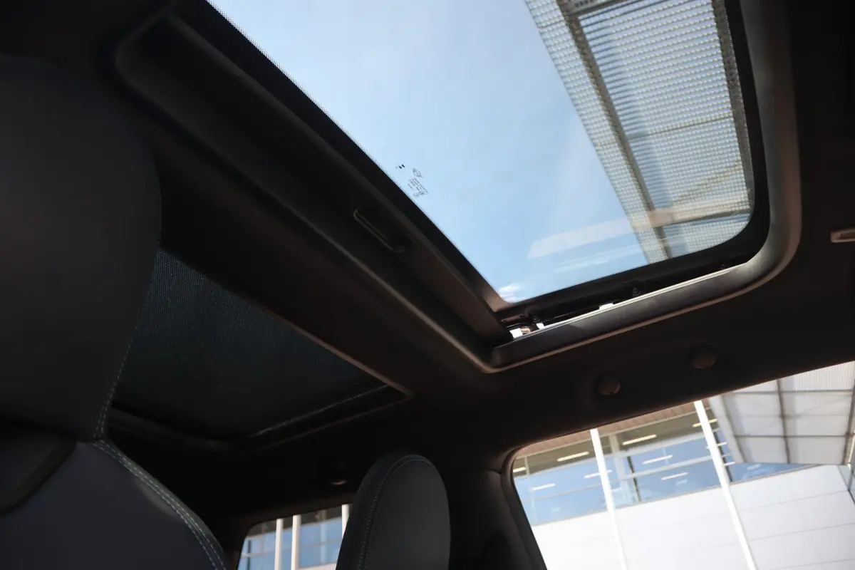 Cooper S | Favoured Trim + Pakket M / Panoramadak / MINI Head-Up Display /
