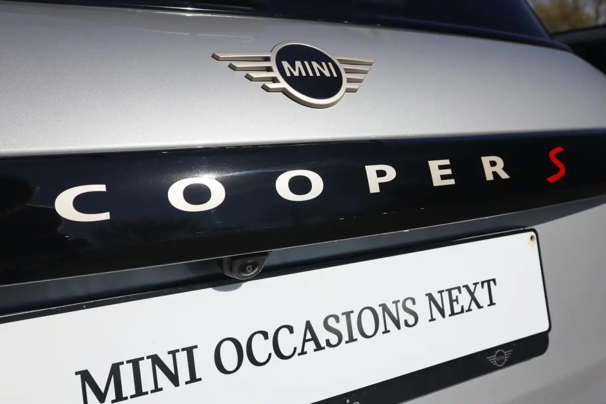 Cooper S | Favoured Trim + Pakket M / Panoramadak / MINI Head-Up Display /