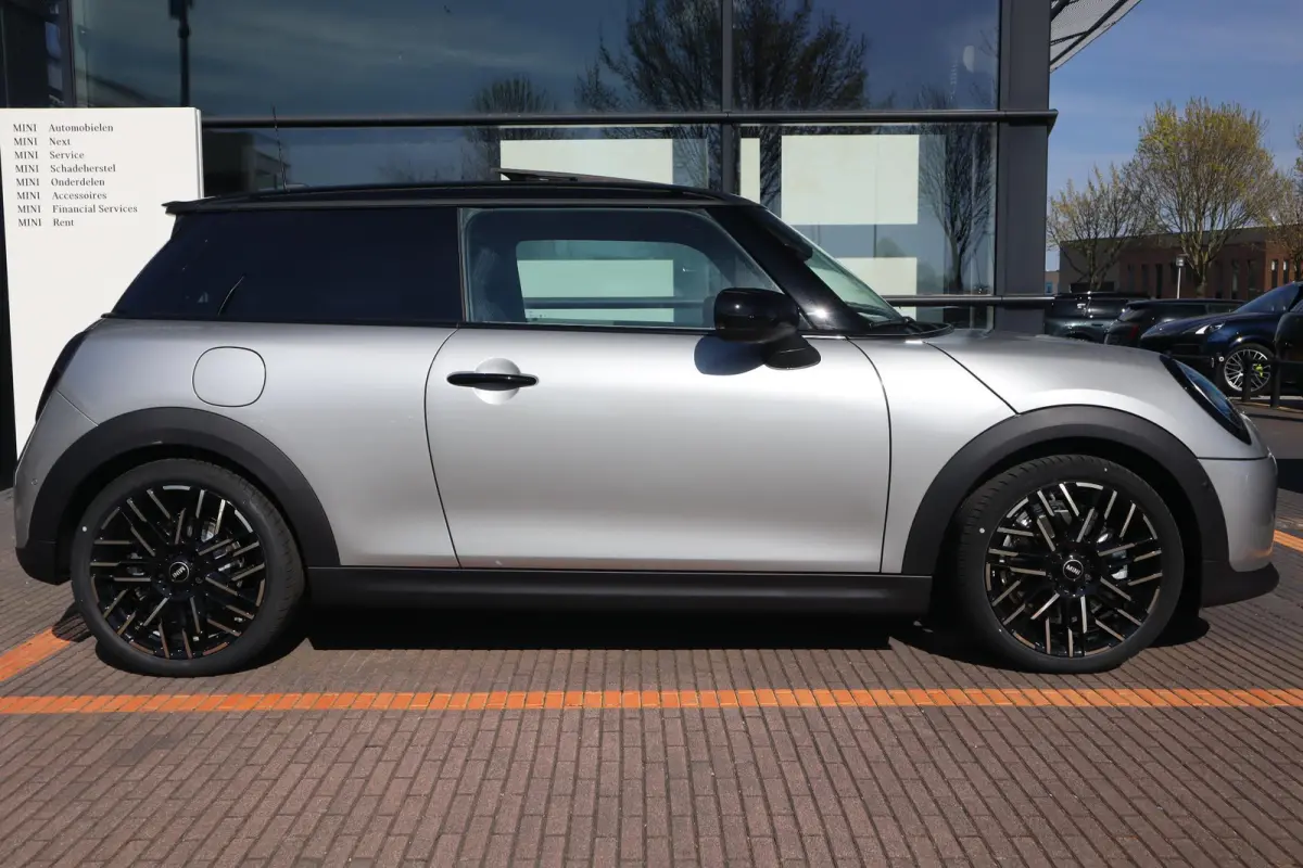 Cooper S | Favoured Trim + Pakket M / Panoramadak / MINI Head-Up Display /