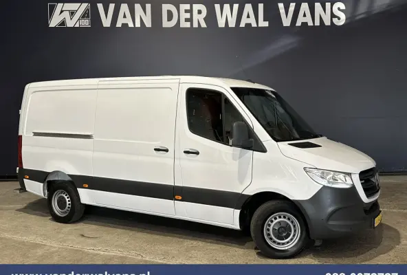 316 CDI 163pk L2H1 Achterwiel aandrijving Euro6 Airco | 2800kg Trekhaak | Camera | Apple Carplay Parkeersensoren, Android Auto, Cruisecontrol