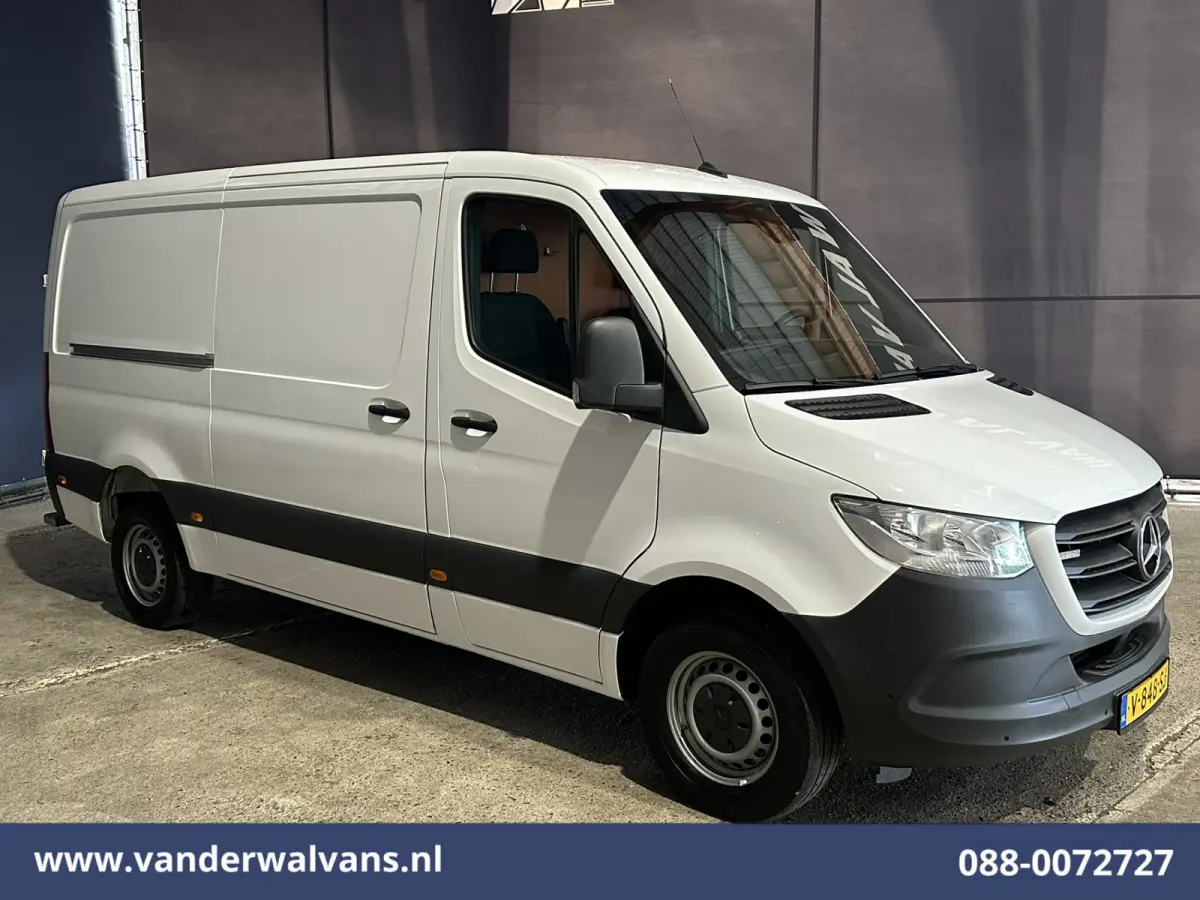 316 CDI 163pk L2H1 Achterwiel aandrijving Euro6 Airco | 2800kg Trekhaak | Camera | Apple Carplay Parkeersensoren, Android Auto, Cruisecontrol