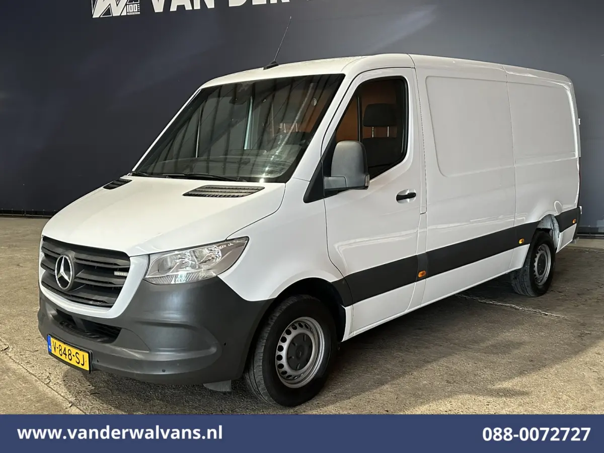316 CDI 163pk L2H1 Achterwiel aandrijving Euro6 Airco | 2800kg Trekhaak | Camera | Apple Carplay Parkeersensoren, Android Auto, Cruisecontrol