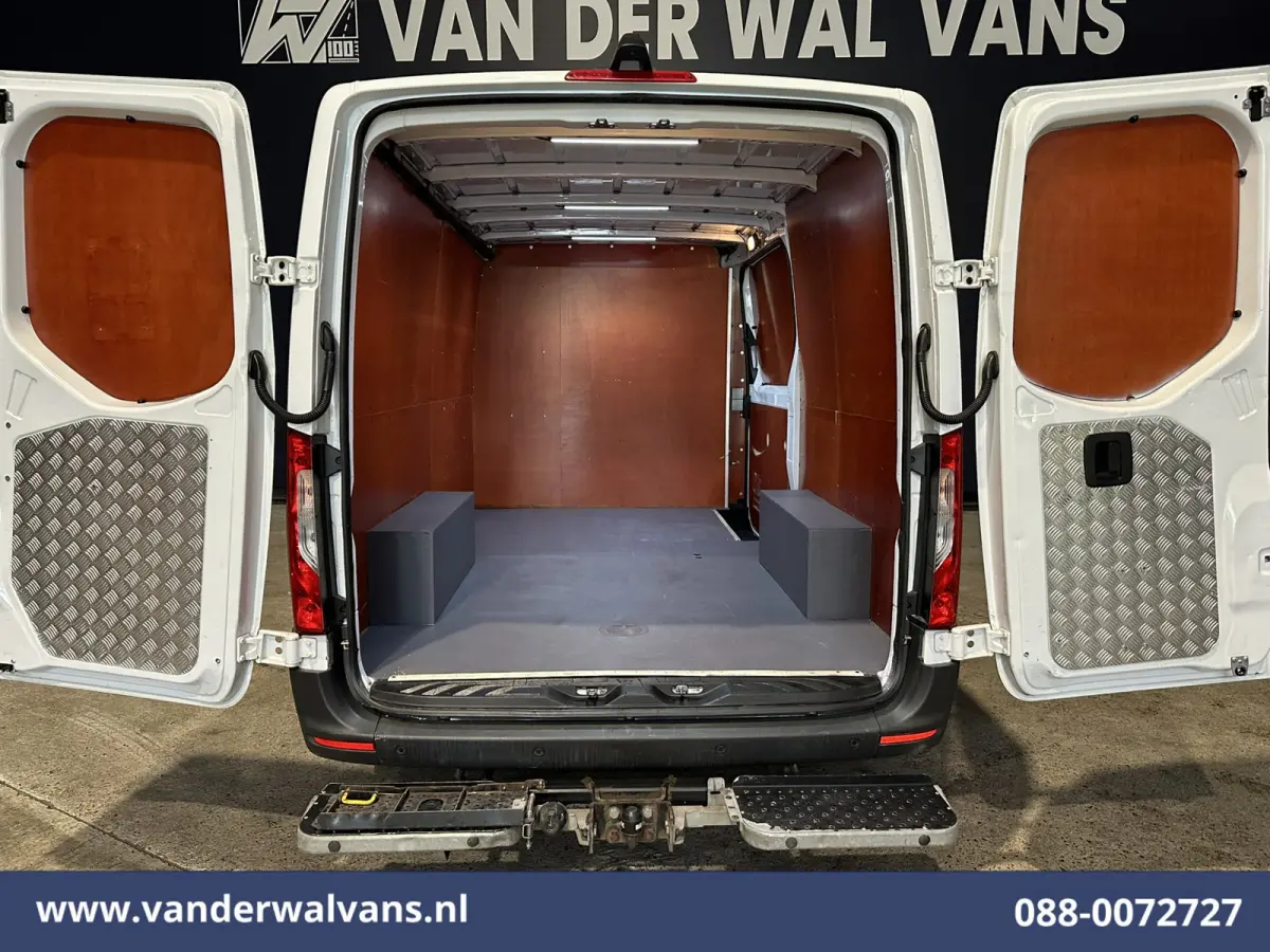 316 CDI 163pk L2H1 Achterwiel aandrijving Euro6 Airco | 2800kg Trekhaak | Camera | Apple Carplay Parkeersensoren, Android Auto, Cruisecontrol