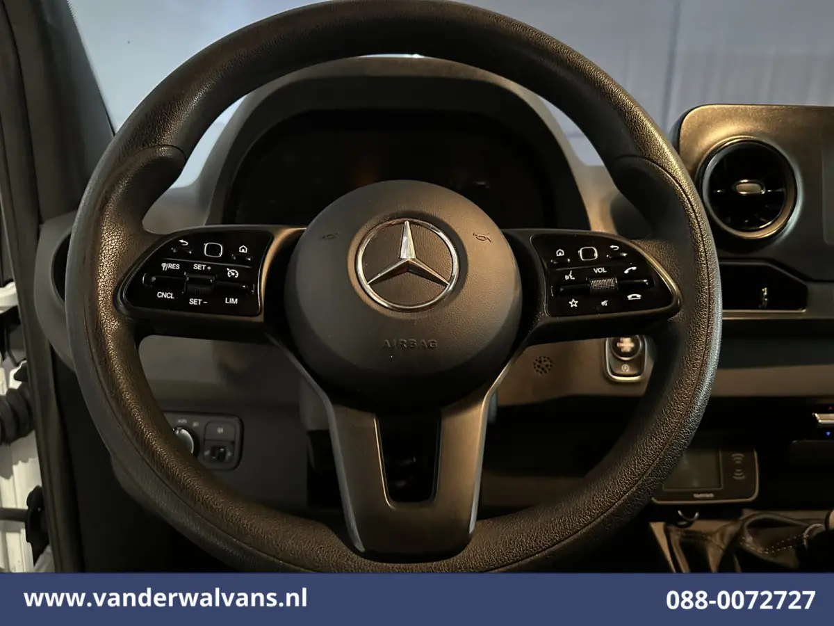 316 CDI 163pk L2H1 Achterwiel aandrijving Euro6 Airco | 2800kg Trekhaak | Camera | Apple Carplay Parkeersensoren, Android Auto, Cruisecontrol