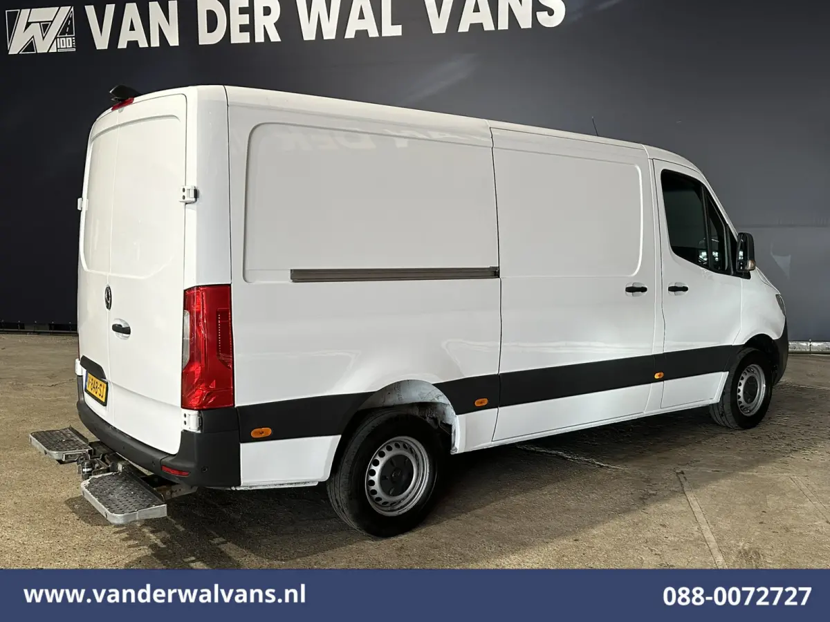 316 CDI 163pk L2H1 Achterwiel aandrijving Euro6 Airco | 2800kg Trekhaak | Camera | Apple Carplay Parkeersensoren, Android Auto, Cruisecontrol