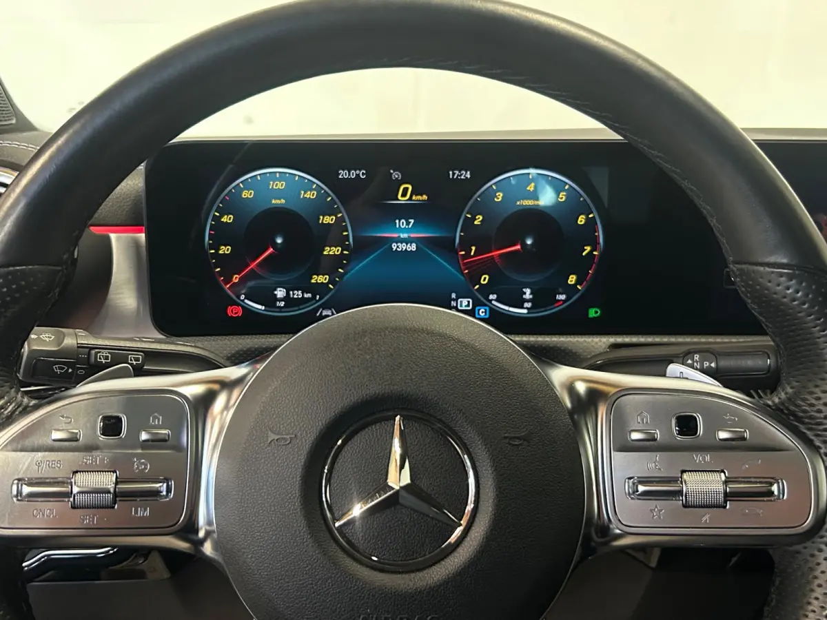 180 AMG Line - Panorama - Camera - Carplay - Sfeerverlichting
