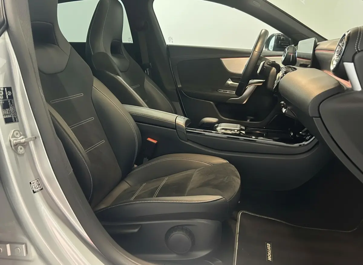 180 AMG Line - Panorama - Camera - Carplay - Sfeerverlichting