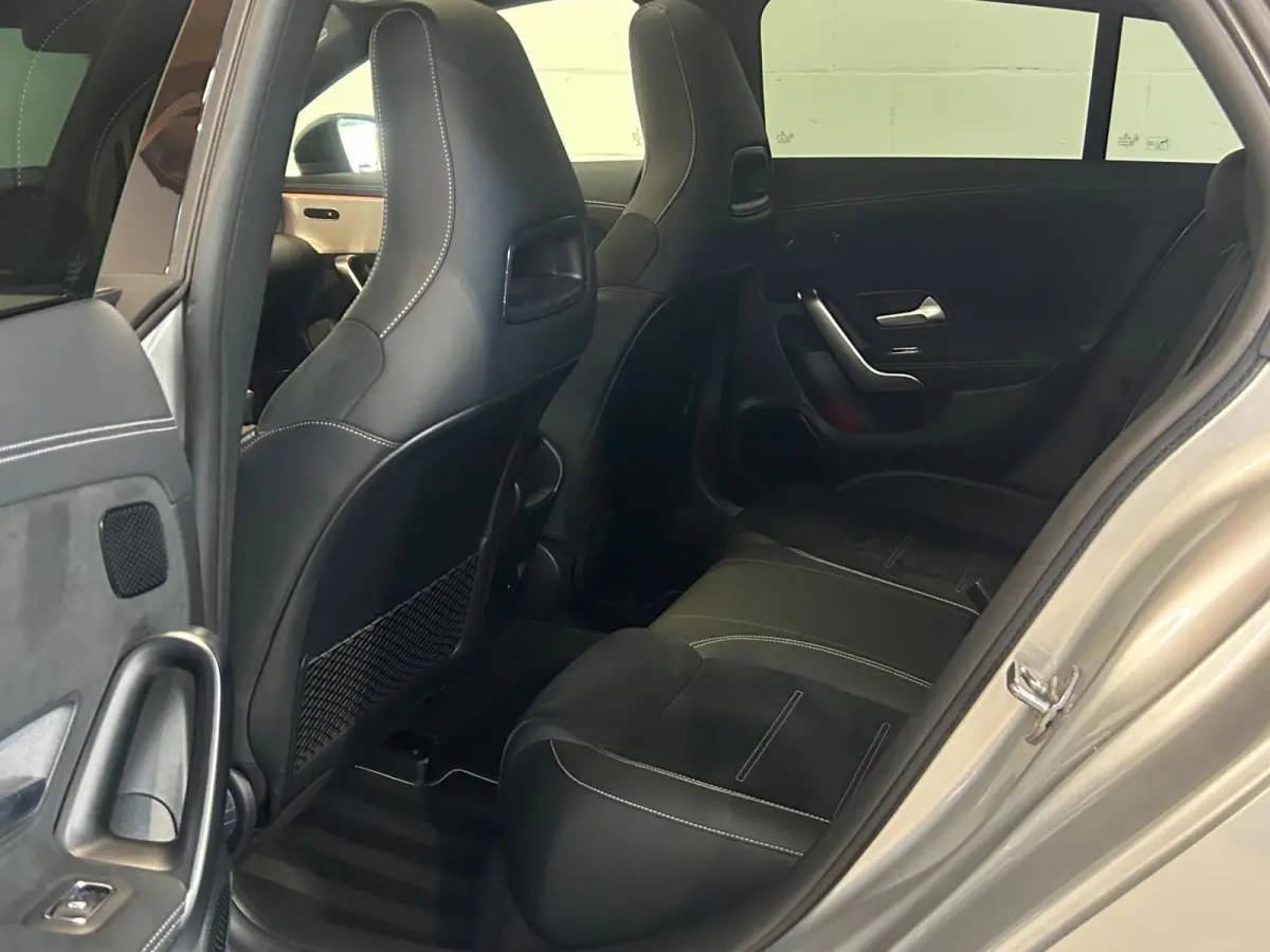 180 AMG Line - Panorama - Camera - Carplay - Sfeerverlichting