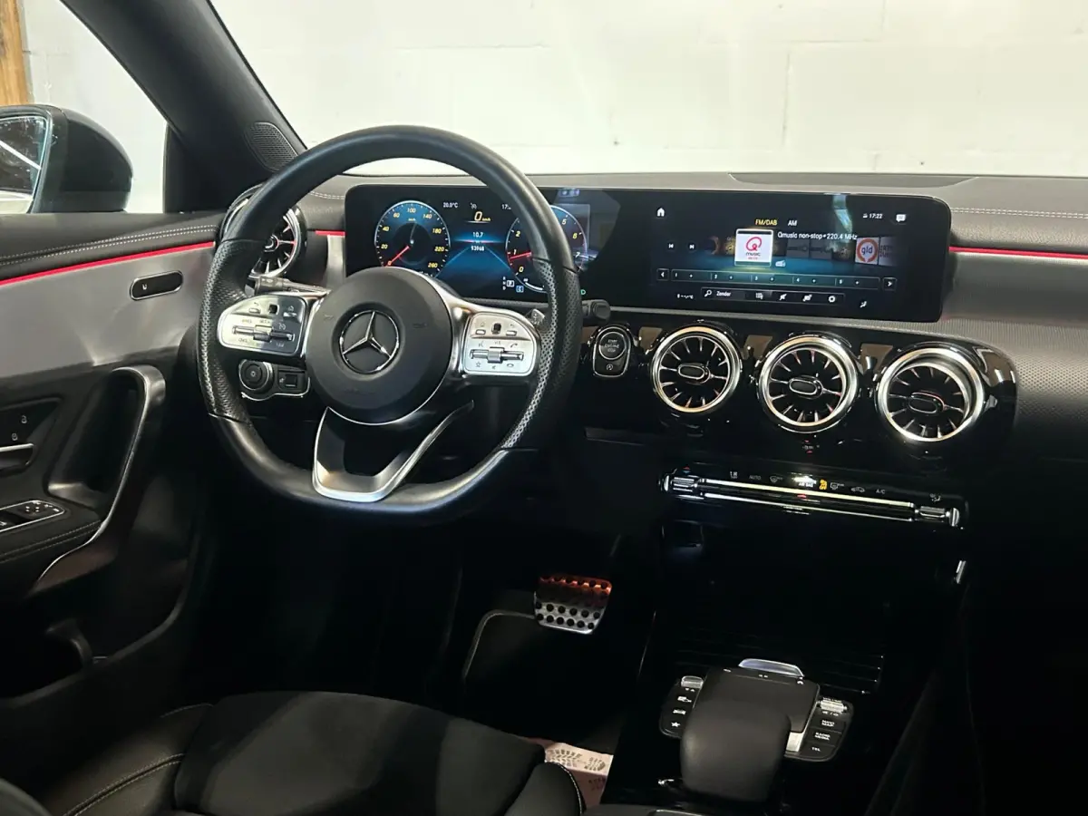 180 AMG Line - Panorama - Camera - Carplay - Sfeerverlichting