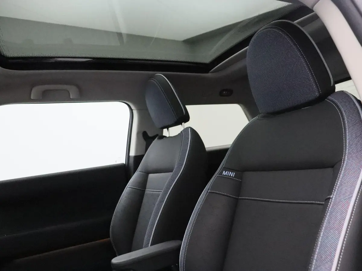 Cooper E Pakket L + Glazen panoramadak + Parking Assistant Plus + Harman Kardon + Driving Assistant+ Comfort Access + Led + 19''