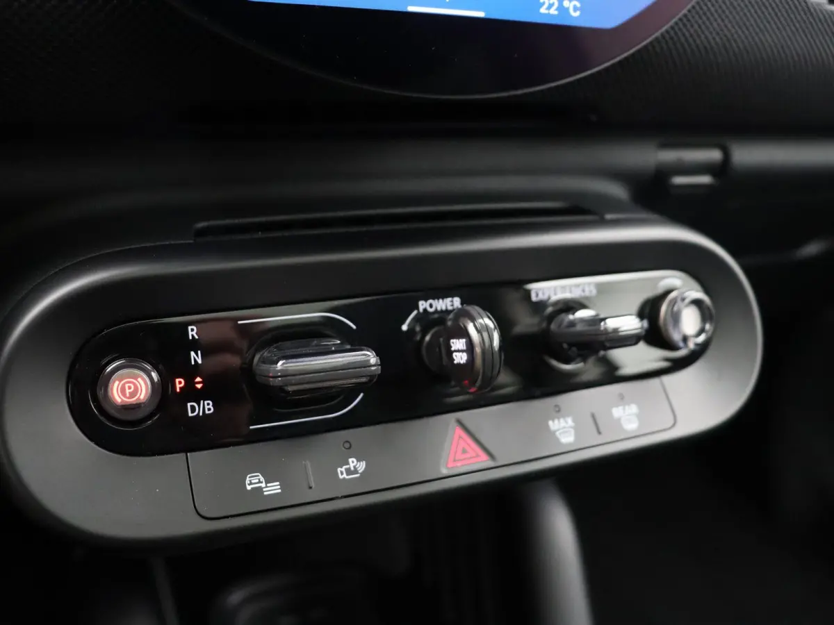 Cooper E Pakket L + Glazen panoramadak + Parking Assistant Plus + Harman Kardon + Driving Assistant+ Comfort Access + Led + 19''