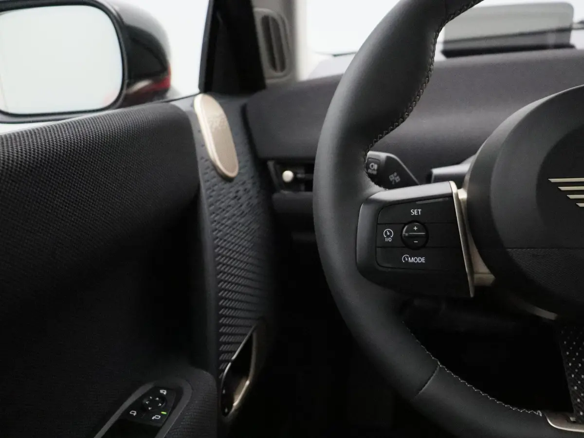Cooper E Pakket L + Glazen panoramadak + Parking Assistant Plus + Harman Kardon + Driving Assistant+ Comfort Access + Led + 19''