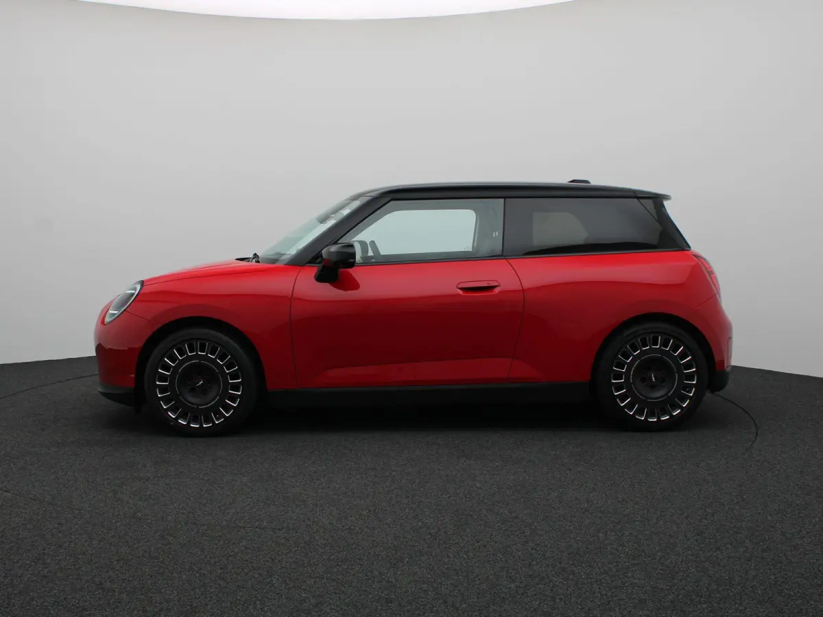 Cooper E Pakket L + Glazen panoramadak + Parking Assistant Plus + Harman Kardon + Driving Assistant+ Comfort Access + Led + 19''