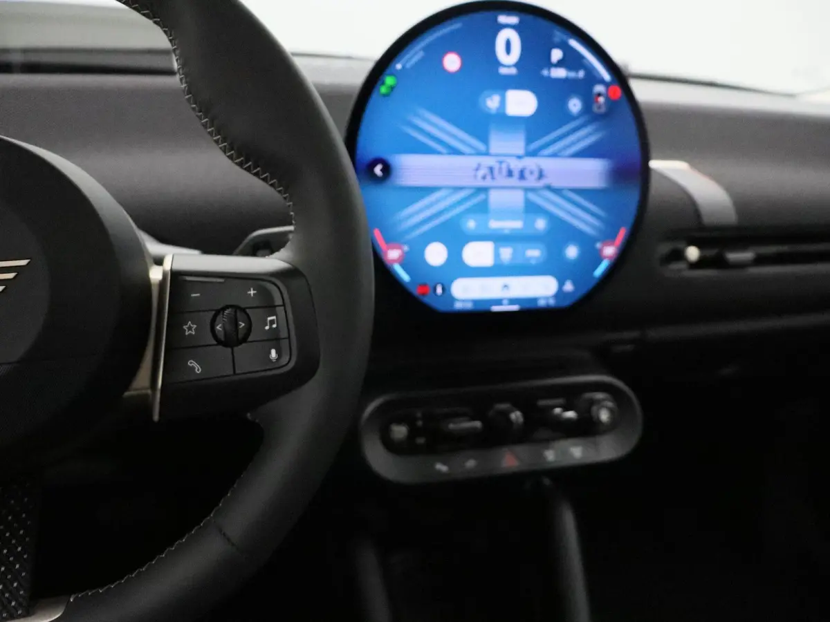 Cooper E Pakket L + Glazen panoramadak + Parking Assistant Plus + Harman Kardon + Driving Assistant+ Comfort Access + Led + 19''