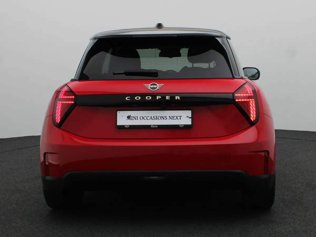 Cooper E Pakket L + Glazen panoramadak + Parking Assistant Plus + Harman Kardon + Driving Assistant+ Comfort Access + Led + 19''
