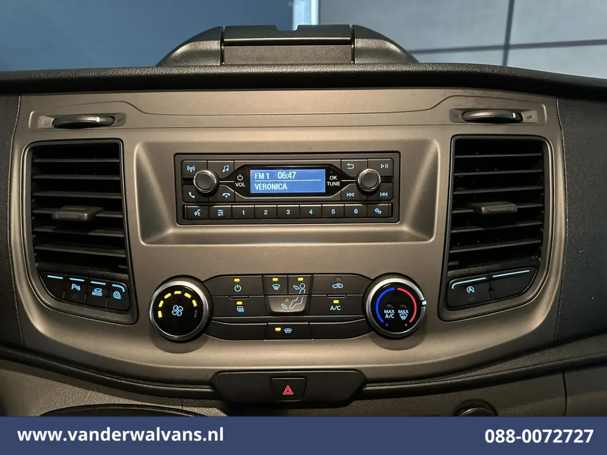 2.0 TDCI 130pk L2H1 Euro6 Airco | LED | Cruisecontrol | Verwarmde voorruit | Parkeersensoren Bijrijdersbank, 2800kg trekvermogen
