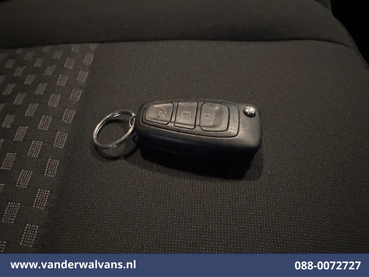 2.0 TDCI 130pk L2H1 Euro6 Airco | LED | Cruisecontrol | Verwarmde voorruit | Parkeersensoren Bijrijdersbank, 2800kg trekvermogen