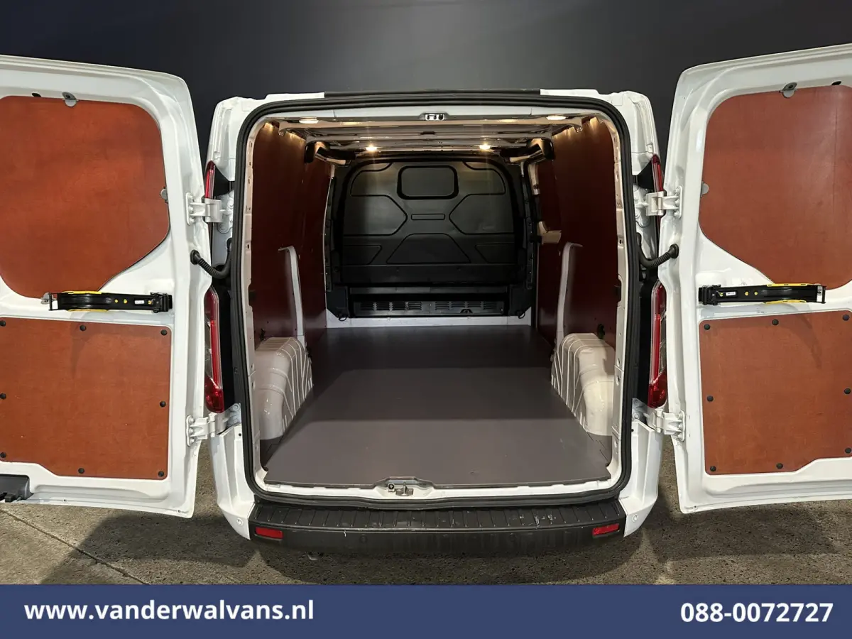 2.0 TDCI 130pk L2H1 Euro6 Airco | LED | Cruisecontrol | Verwarmde voorruit | Parkeersensoren Bijrijdersbank, 2800kg trekvermogen