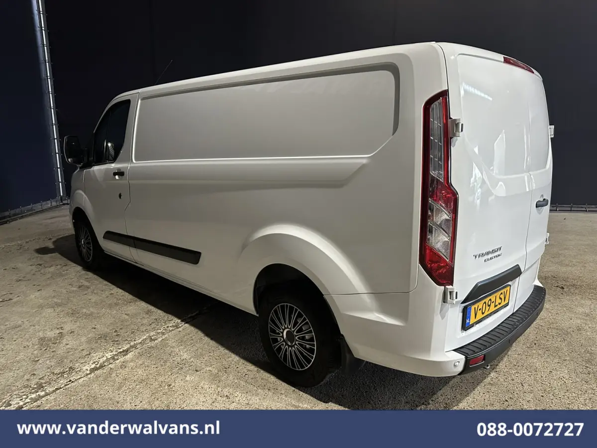 2.0 TDCI 130pk L2H1 Euro6 Airco | LED | Cruisecontrol | Verwarmde voorruit | Parkeersensoren Bijrijdersbank, 2800kg trekvermogen