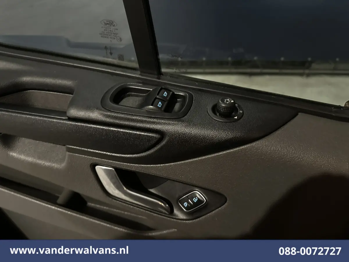 2.0 TDCI 130pk L2H1 Euro6 Airco | LED | Cruisecontrol | Verwarmde voorruit | Parkeersensoren Bijrijdersbank, 2800kg trekvermogen