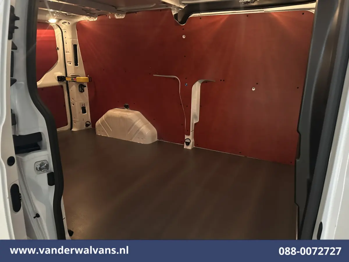 2.0 TDCI 130pk L2H1 Euro6 Airco | LED | Cruisecontrol | Verwarmde voorruit | Parkeersensoren Bijrijdersbank, 2800kg trekvermogen