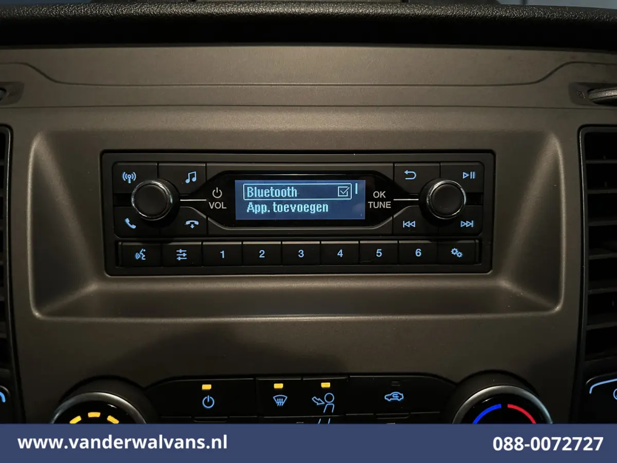 2.0 TDCI 130pk L2H1 Euro6 Airco | LED | Cruisecontrol | Verwarmde voorruit | Parkeersensoren Bijrijdersbank, 2800kg trekvermogen