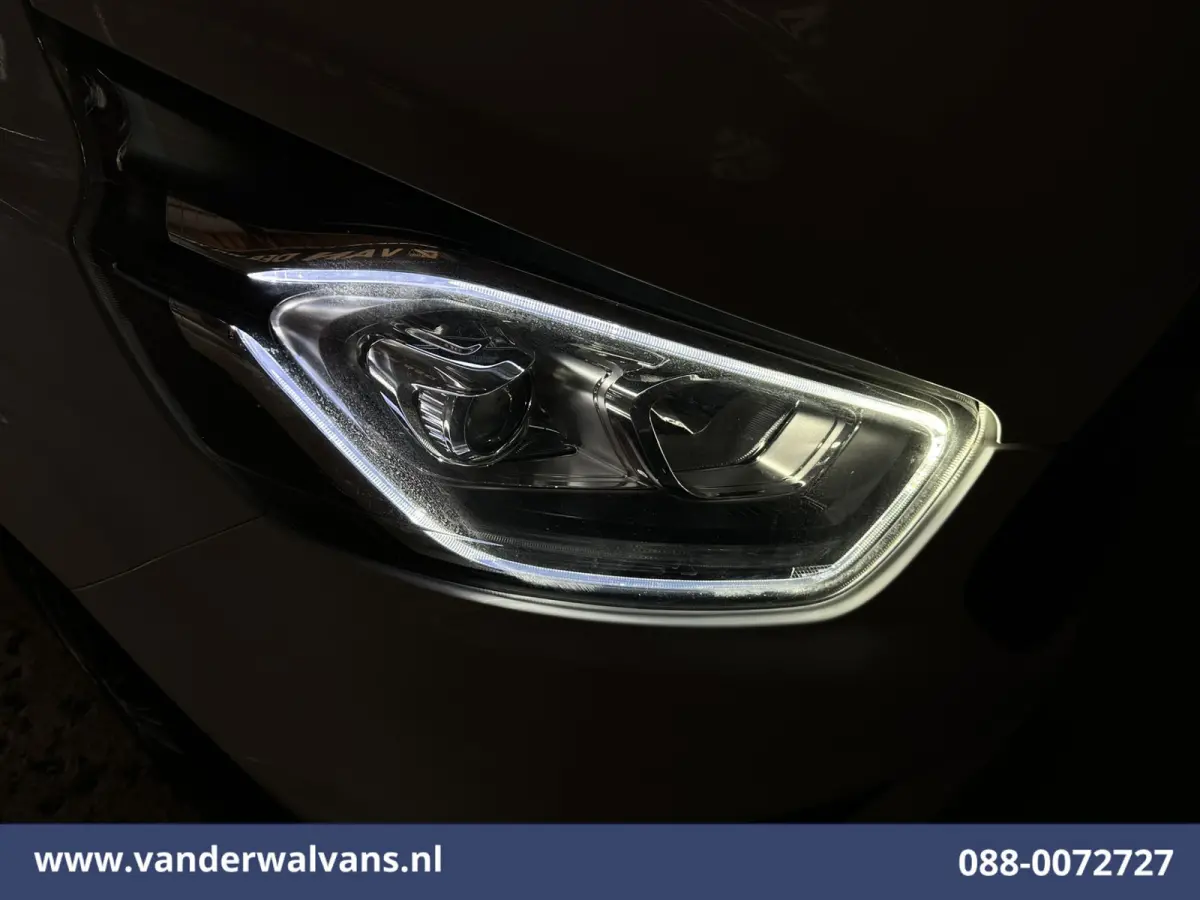 2.0 TDCI 130pk L2H1 Euro6 Airco | LED | Cruisecontrol | Verwarmde voorruit | Parkeersensoren Bijrijdersbank, 2800kg trekvermogen