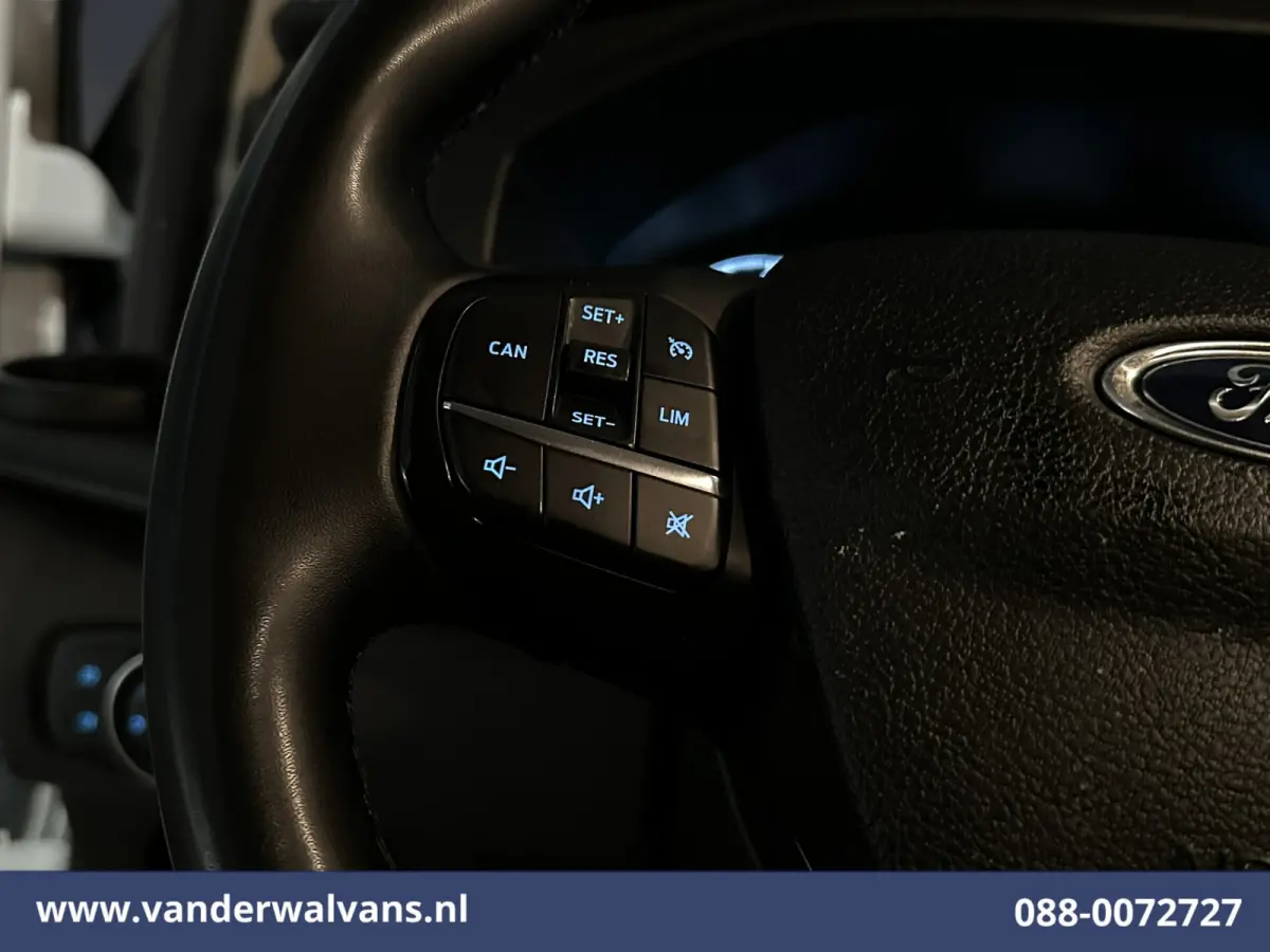 2.0 TDCI 130pk L2H1 Euro6 Airco | LED | Cruisecontrol | Verwarmde voorruit | Parkeersensoren Bijrijdersbank, 2800kg trekvermogen