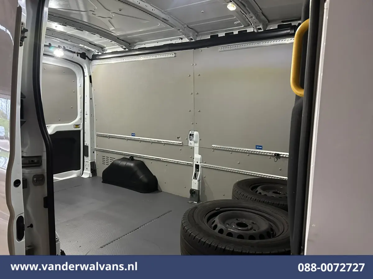 2.0 TDCI 131pk L3H2 Euro6 Airco | Camera | Navigatie | Apple Carplay | Stoelverwarming Cruisecontrol, Android auto, Verwarmde voorruit, Parkeersensoren, Bijrijdersbank, 2500kg trekvermogen