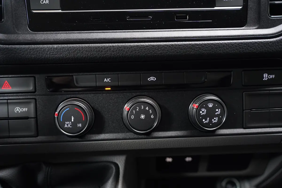 2.0 TDI 177 pk L4 Pick Up / Open Laadbak Airco Cruise Control, 3-Zits, LxBxH 430x203x40 cm