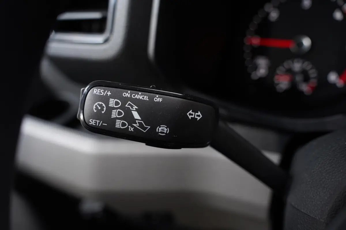 2.0 TDI 177 pk L4 Pick Up / Open Laadbak Airco Cruise Control, 3-Zits, LxBxH 430x203x40 cm