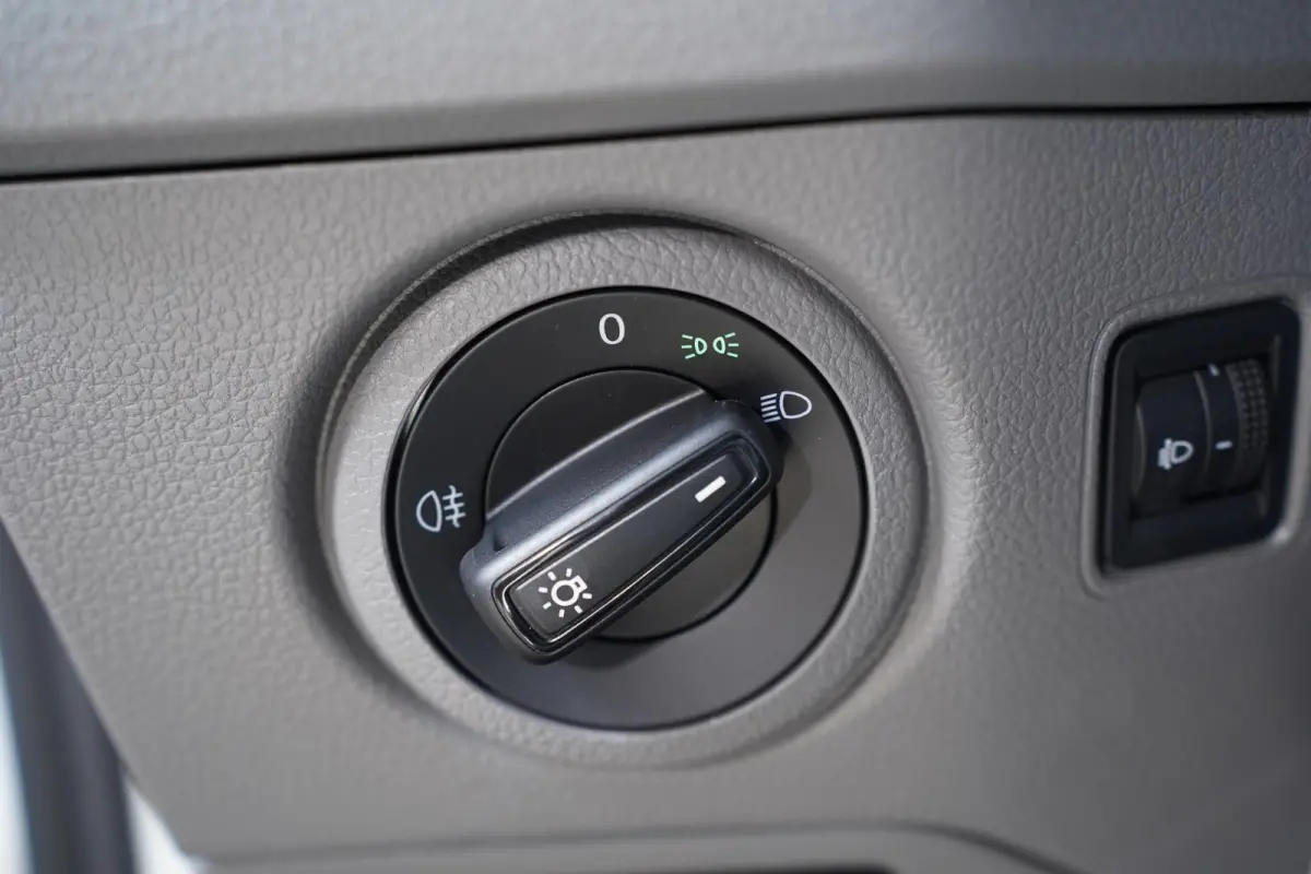 2.0 TDI 177 pk L4 Pick Up / Open Laadbak Airco Cruise Control, 3-Zits, LxBxH 430x203x40 cm