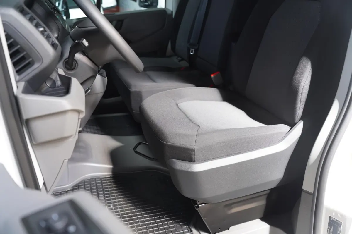 2.0 TDI 177 pk L4 Pick Up / Open Laadbak Airco Cruise Control, 3-Zits, LxBxH 430x203x40 cm
