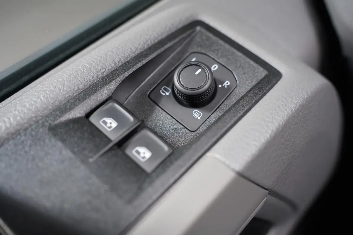 2.0 TDI 177 pk L4 Pick Up / Open Laadbak Airco Cruise Control, 3-Zits, LxBxH 430x203x40 cm