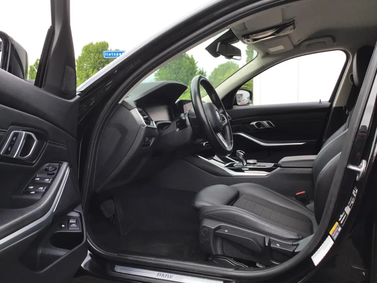 330e Business Edition Plus I 293PK I Camera I Trekhaak I Ambiente I Full Led I Stoel & Stuurverw. I Half/Leder