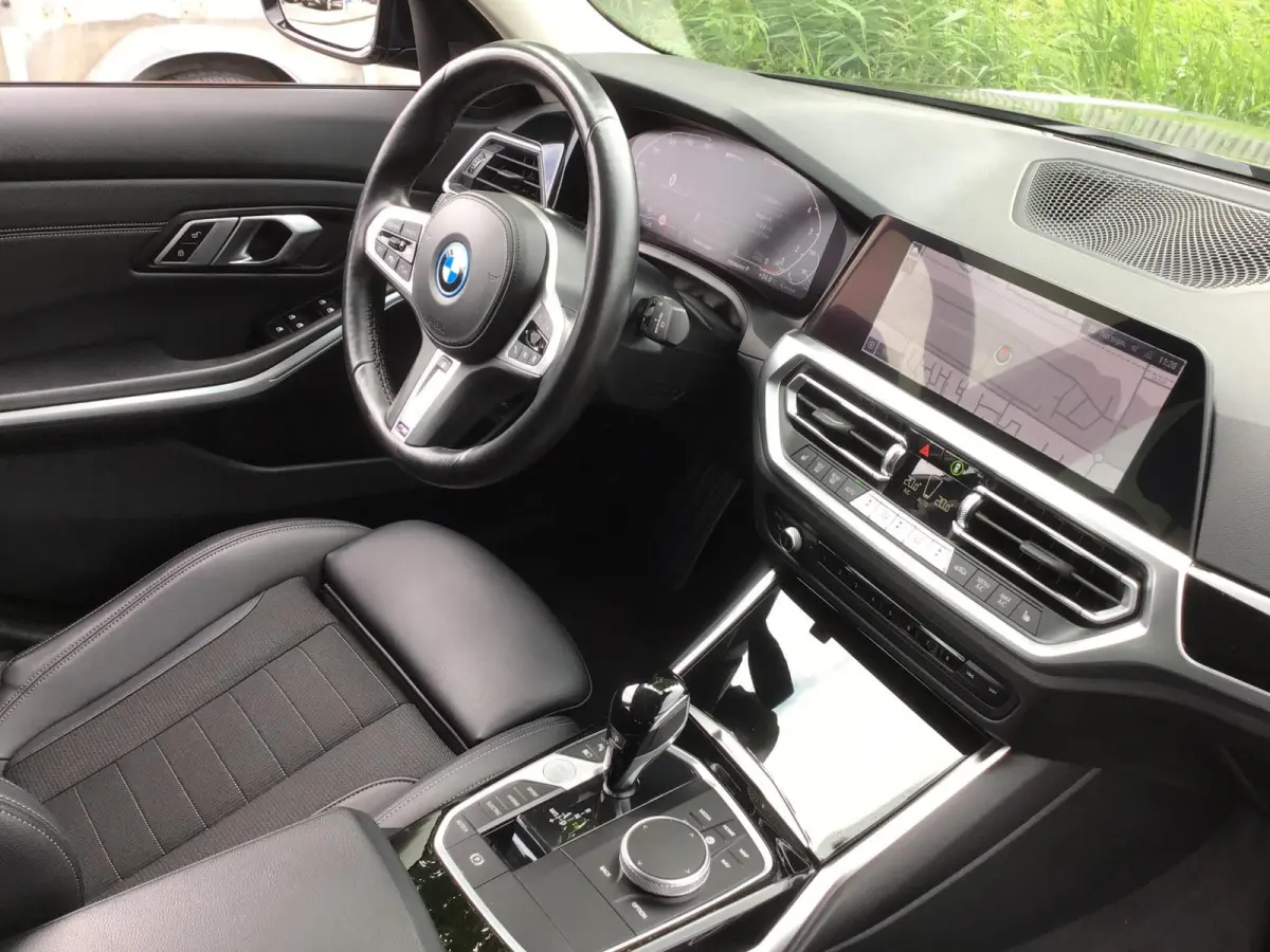 330e Business Edition Plus I 293PK I Camera I Trekhaak I Ambiente I Full Led I Stoel & Stuurverw. I Half/Leder