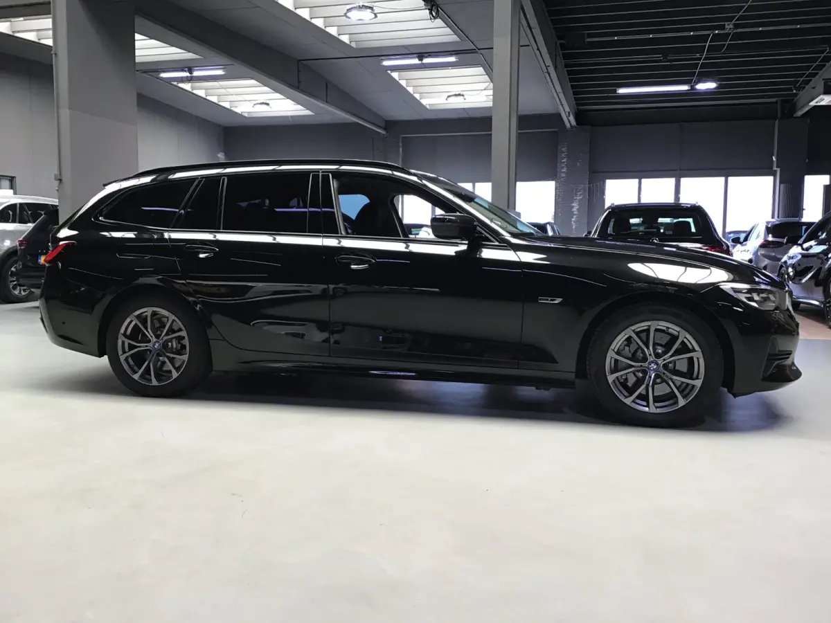 330e Business Edition Plus I 293PK I Camera I Trekhaak I Ambiente I Full Led I Stoel & Stuurverw. I Half/Leder