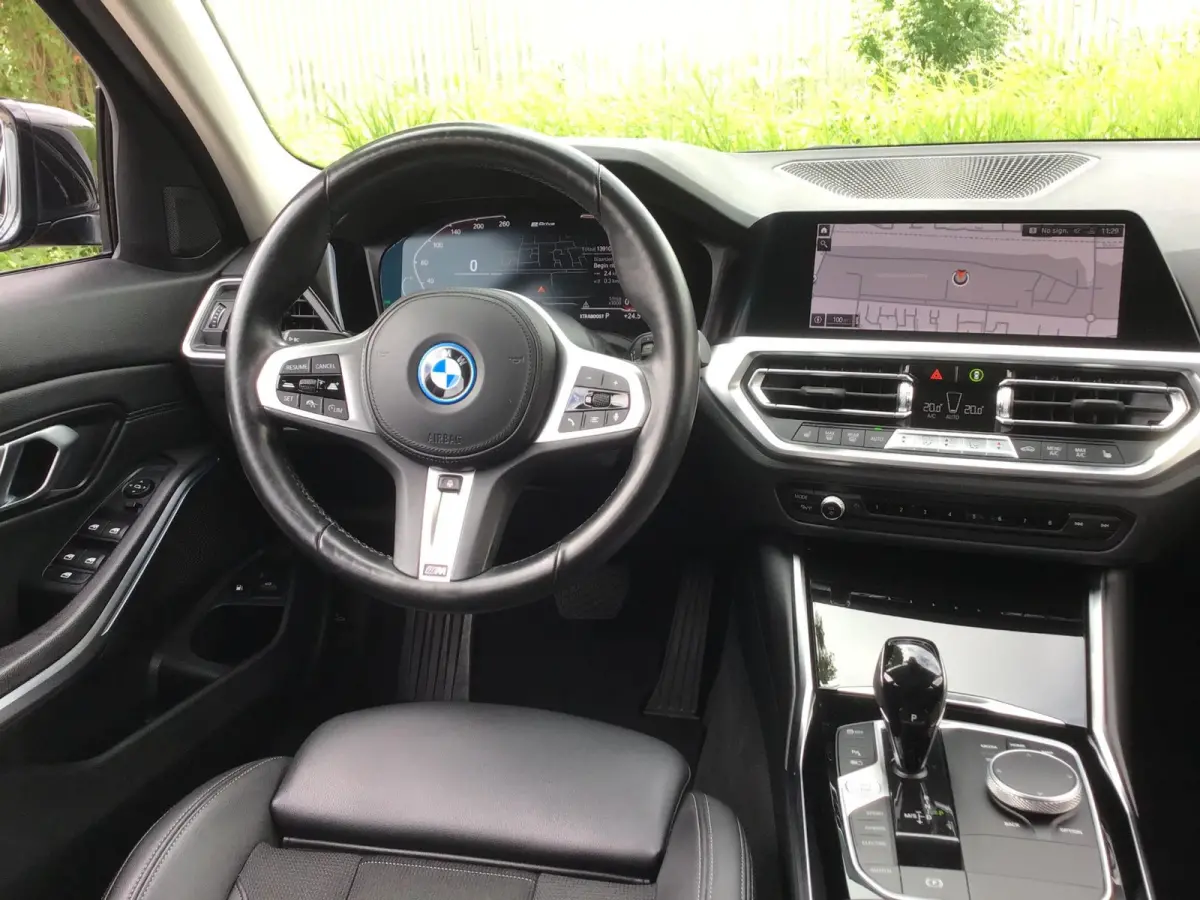 330e Business Edition Plus I 293PK I Camera I Trekhaak I Ambiente I Full Led I Stoel & Stuurverw. I Half/Leder