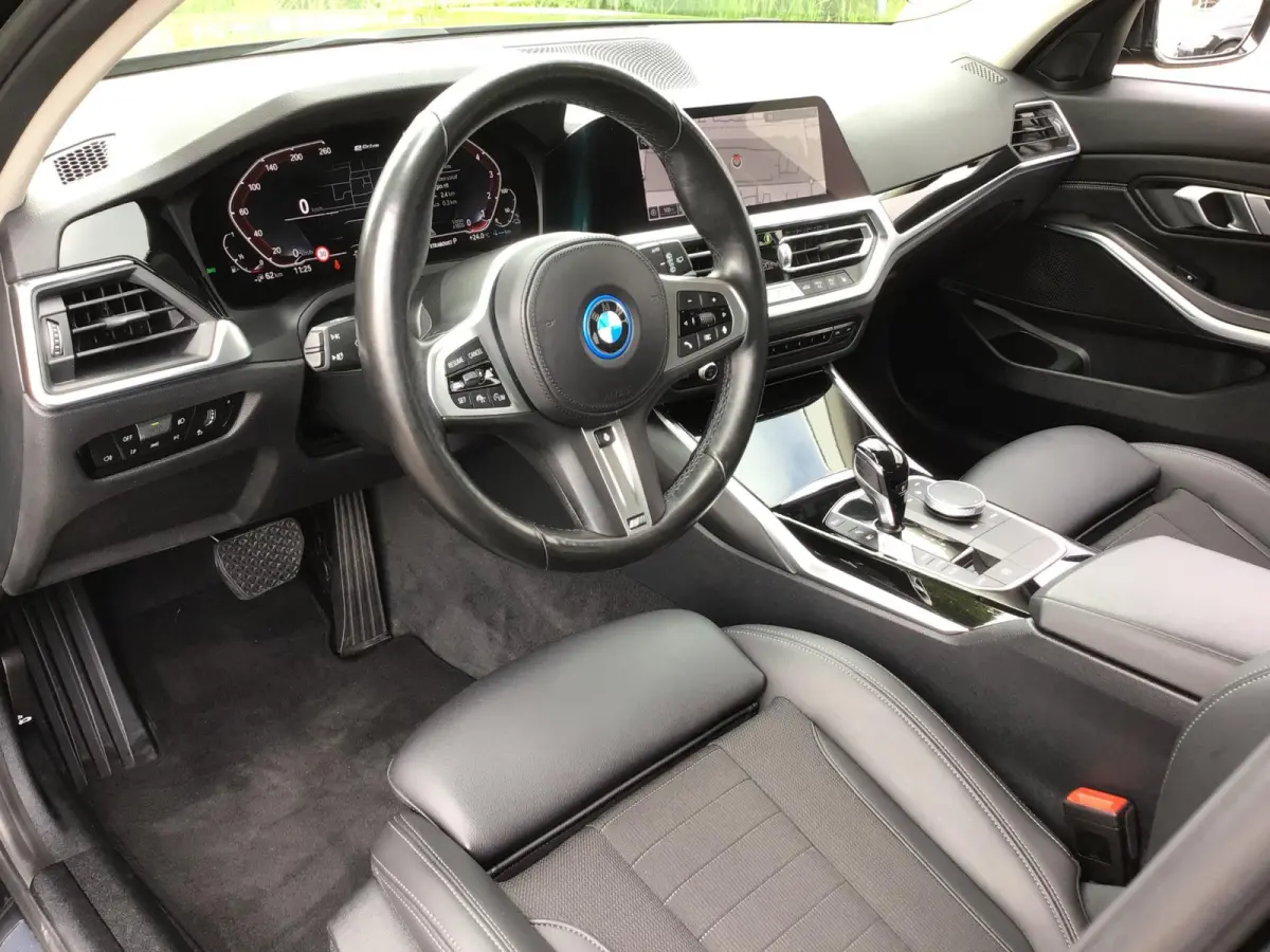 330e Business Edition Plus I 293PK I Camera I Trekhaak I Ambiente I Full Led I Stoel & Stuurverw. I Half/Leder