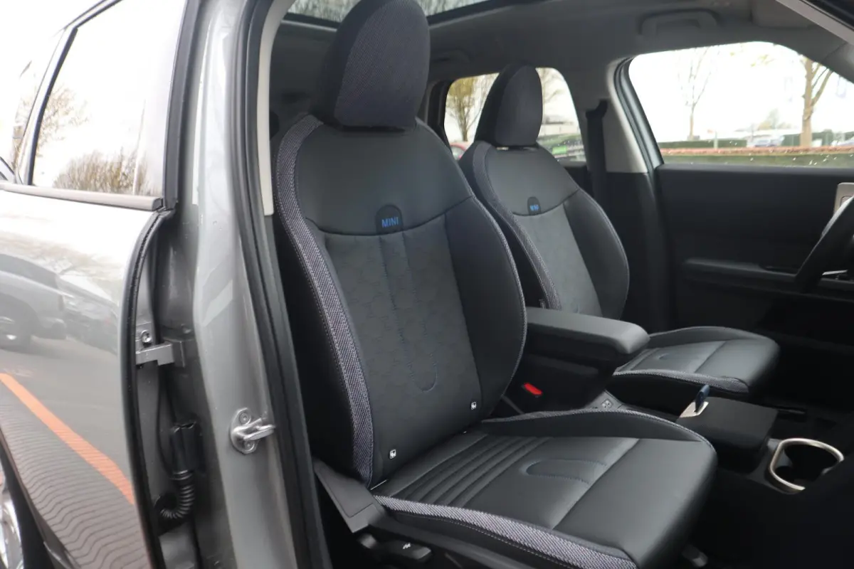 C | Classic Trim + Package M