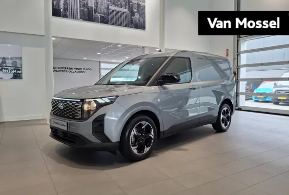 Limited 44 kWh | TREKHAAK | STOEL, STUUR EN VOORRUIT VERWARMING | 17 INCH LICHTMETALEN VELGEN | NAVIGATIE | ADAPTIEVE CRUISE CONTROL | LAADVLOERBESCHERMING |