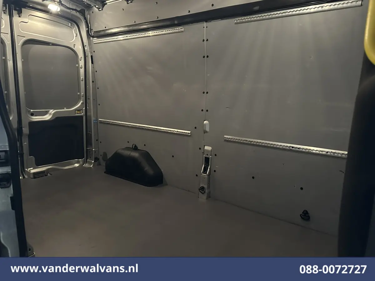 2.0 TDCI 170pk L3H3 Euro6 Airco | Navigatie | 2500kg Trekhaak | Cruisecontrol Verwarmde voorruit, Parkeersensoren, Bijrijdersbank