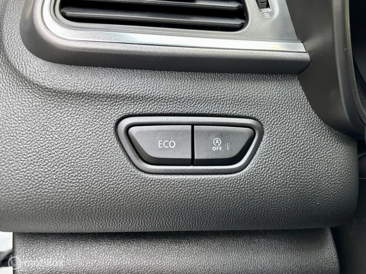Kadjar TCe. NAVI, LEDER, CRUISE, STOELVERWARMING.