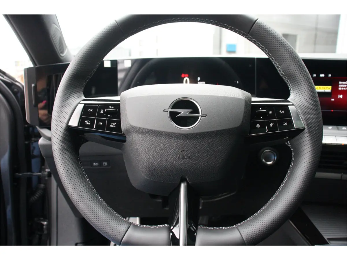 1.6 HYBRID 180PK ULTIMATE AUTOMAAT / NAVI / LEDER / CLIMA / AGR / PDC / 17" LMV / CAMERA / BLACK PACK / KEYLESS / FULL-LED / WINTERPAKKET / PANO. DAK / BLUETOOTH / ADAPT. CRUISECONTROL / FUL