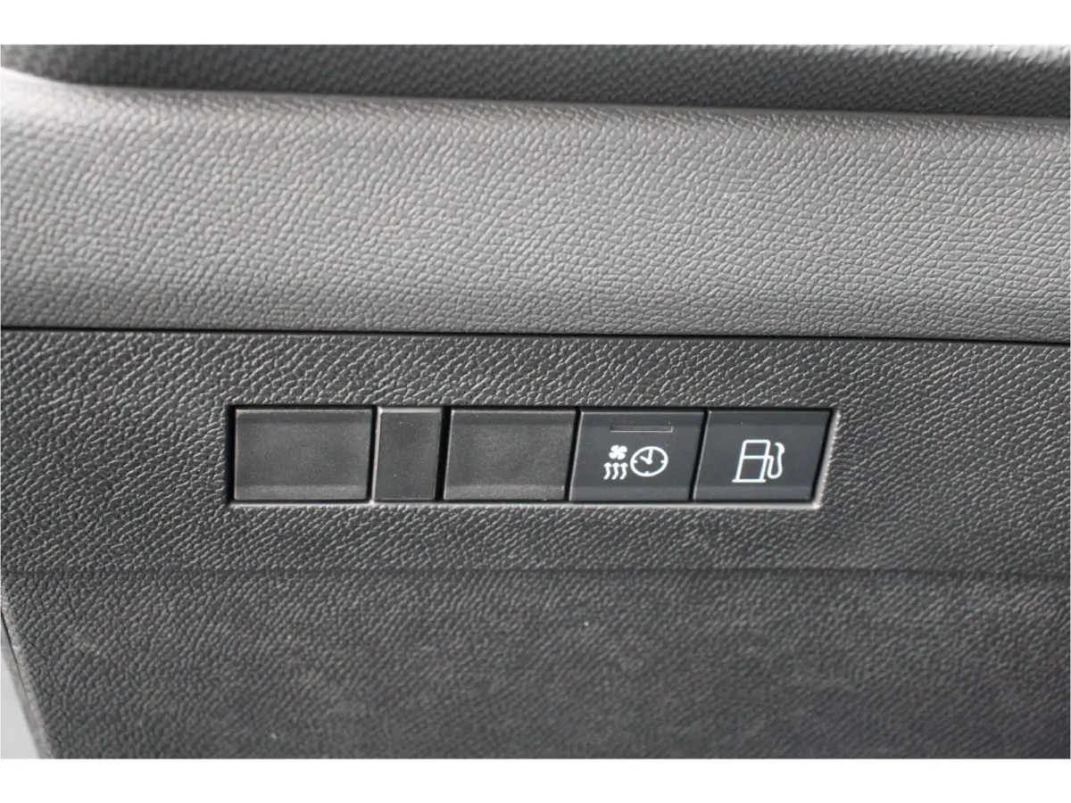 1.6 HYBRID 180PK ULTIMATE AUTOMAAT / NAVI / LEDER / CLIMA / AGR / PDC / 17" LMV / CAMERA / BLACK PACK / KEYLESS / FULL-LED / WINTERPAKKET / PANO. DAK / BLUETOOTH / ADAPT. CRUISECONTROL / FUL